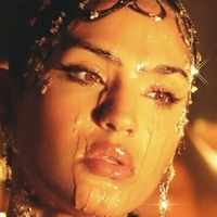 Aniyahalbino Alaston