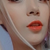 Momo Kim Lee Alaston