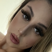 Submissive Skylar Alaston